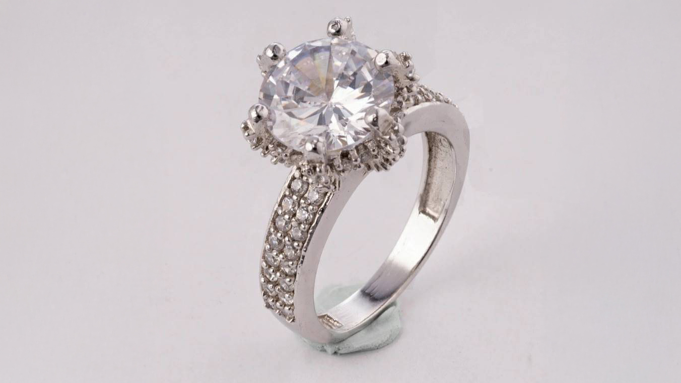 Photo before clipping path editing by PhotoKrop